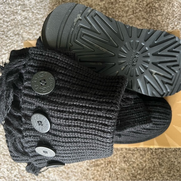 Ugg boots w/fringe cards - Picture 3 of 3